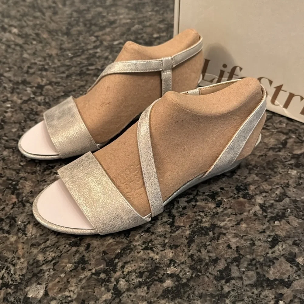 Life Stride Yasmine silver metallic wedge sandal NIB 6M